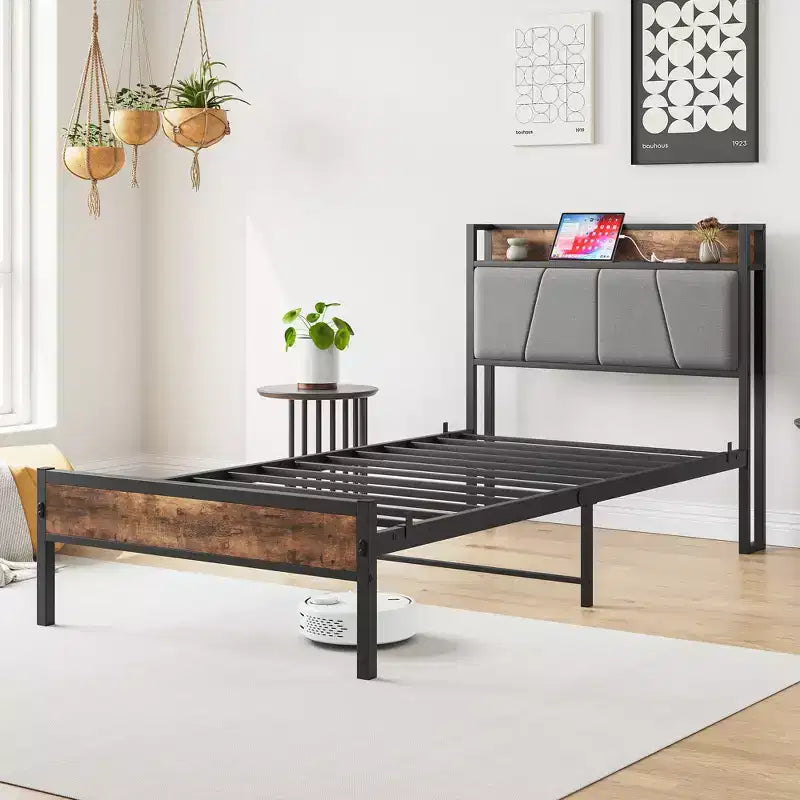 Cadre de lit double avec tête de lit de rangement et station de recharge, pas besoin de sommier tapissier pour chambre à coucher