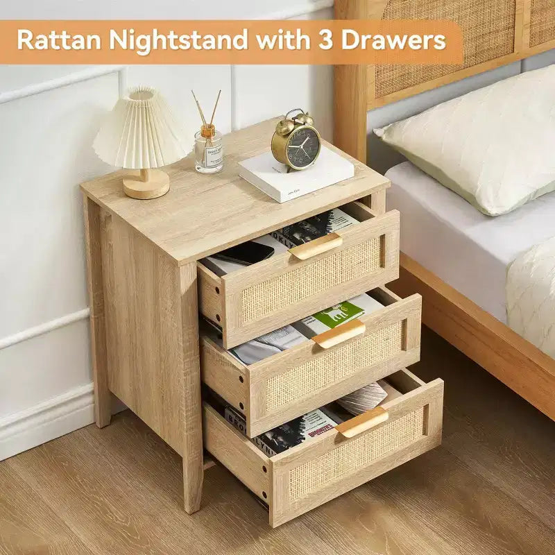 Table de chevet en rotin - 3 tiroirs en osier naturel, table de chevet de rangement de style bohème pour chambre à coucher, salon, finition bois naturel