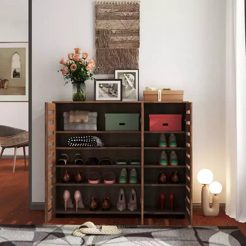 Meuble de rangement à chaussures en bois à 5 niveaux avec étagères réglables, range-chaussures à porte persiennée, organisateur de chaussures multi-scènes pour les espaces de vie de la maison