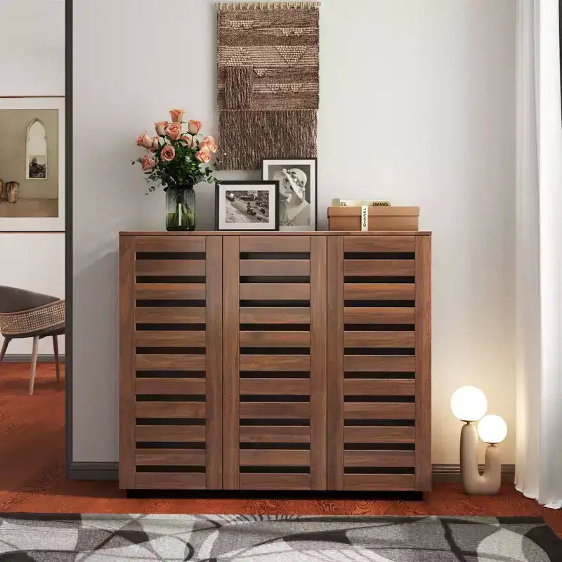 Meuble de rangement à chaussures en bois à 5 niveaux avec étagères réglables, range-chaussures à porte persiennée, organisateur de chaussures multi-scènes pour les espaces de vie de la maison