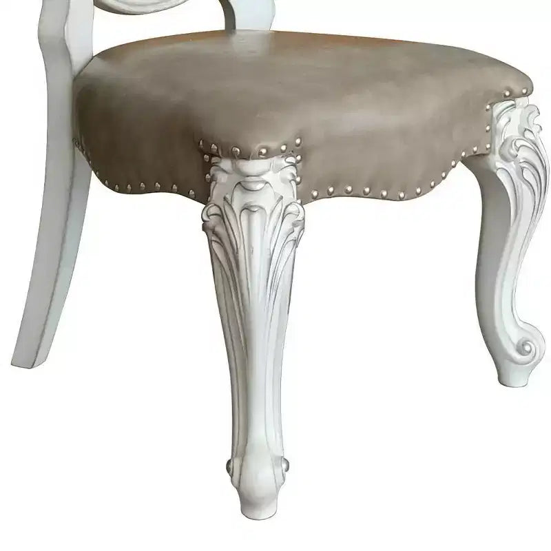 Chaises de salle à manger Versailles 21" et finition blanc cassé - Acme Furniture : style traditionnel, clous décoratifs, dossier capitonné