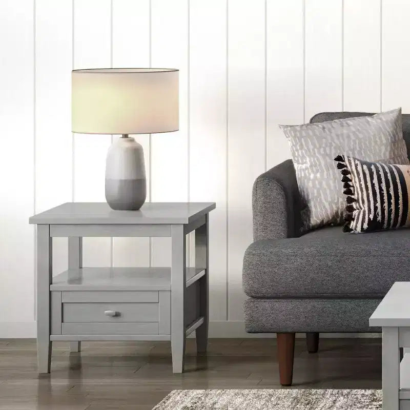 Table d'appoint gris brouillard : style transitionnel, pin, tiroir de rangement, capacité de 22,7 kg